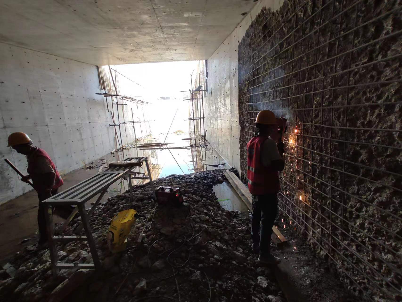 芜湖挖断承重墙导致楼体开裂，加固施工方案出炉